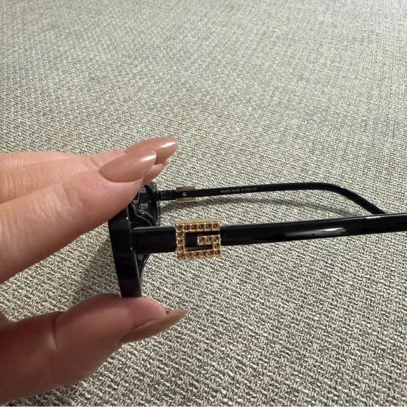 Black Fashion Sunglasses - Picture 7 of 8